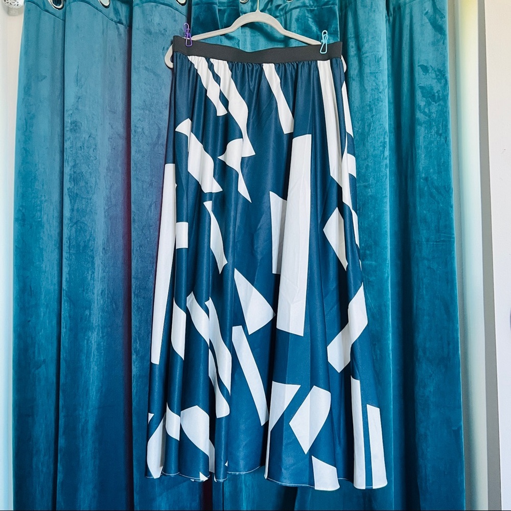 XXL maxi skirt. No labels.